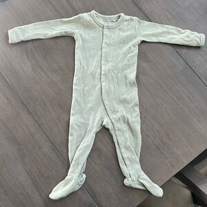 Loved Baby olive green footed sleeper size 3-6 months (12-16lbs)